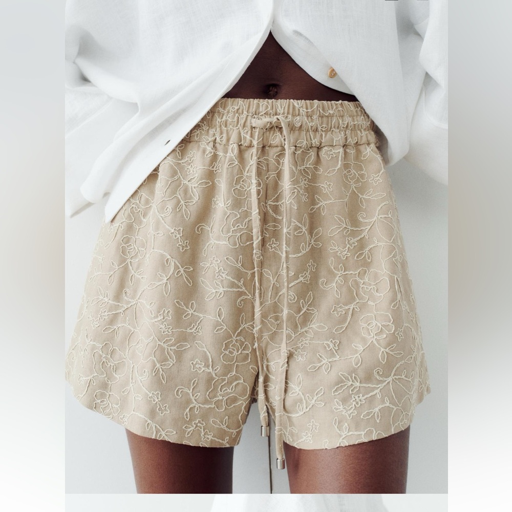 Zara EMBROIDERED ELASTIC WAIST SHORTS Size S, NWT
